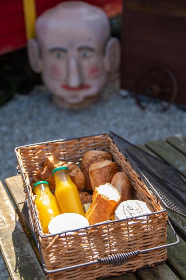 Roulotte Et Sauna De Tonton Bouvy Au Domaine Du Reuze Winnezeele Dış mekan fotoğraf